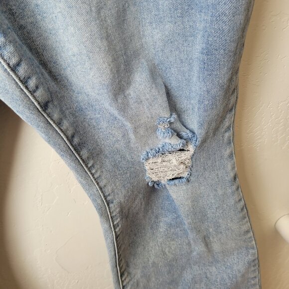 Terra & Sky Plus Size Lightwash Distressed Wide Leg Jeans - Picture 5 of 9